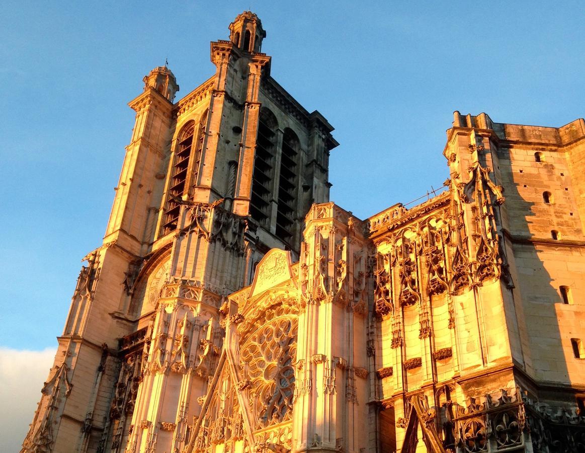 Le Jardin De La Cathedrale Bed & Breakfast Troyes Bagian luar foto