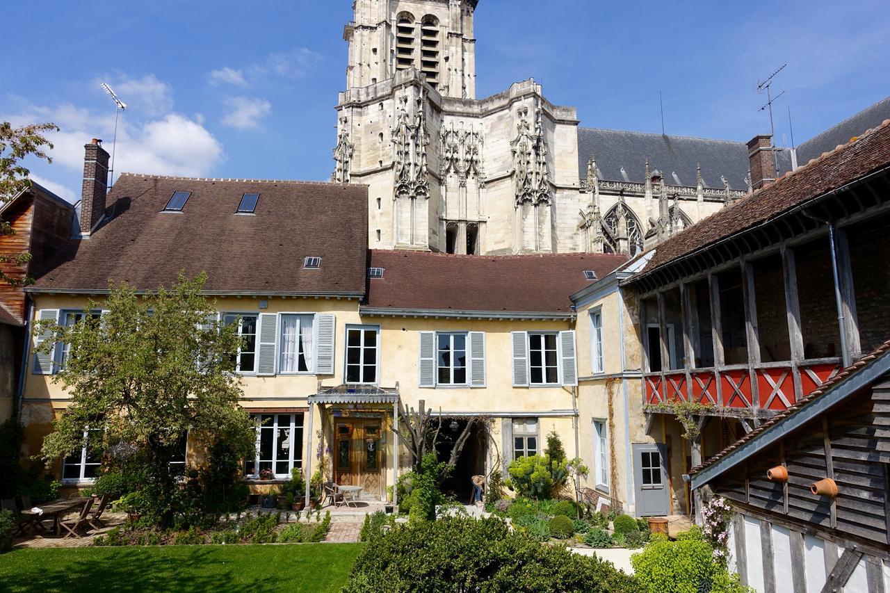 Le Jardin De La Cathedrale Bed & Breakfast Troyes Bagian luar foto