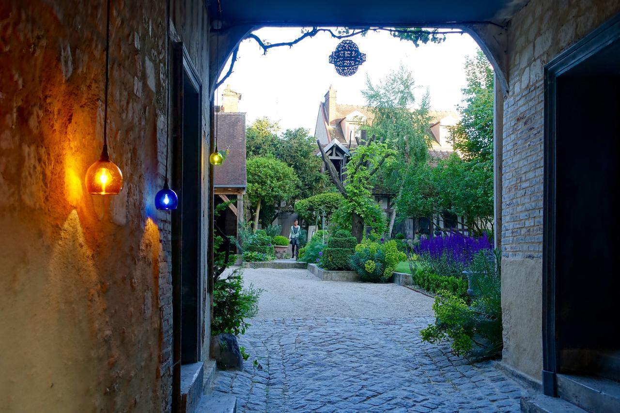 Le Jardin De La Cathedrale Bed & Breakfast Troyes Bagian luar foto
