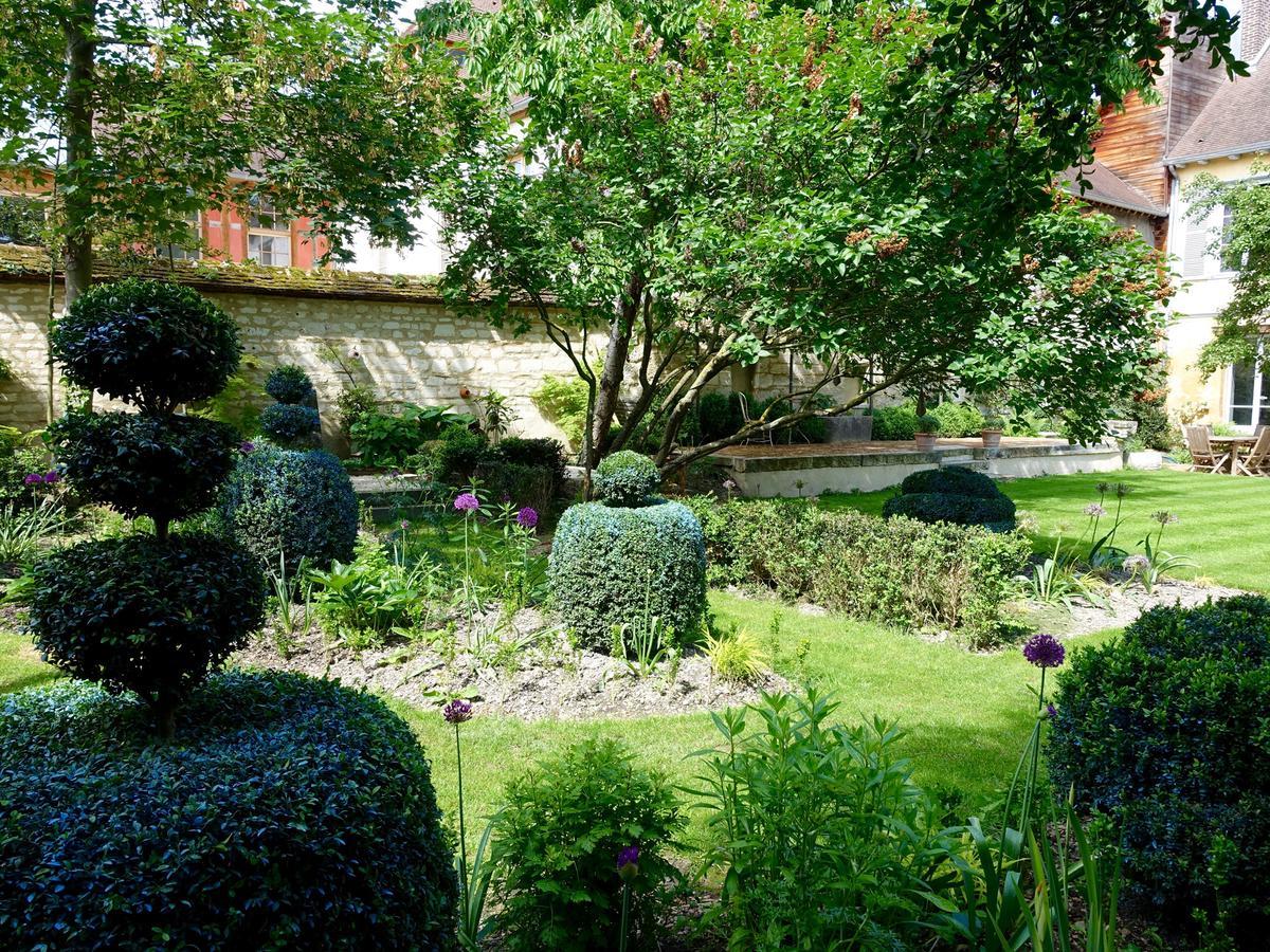 Le Jardin De La Cathedrale Bed & Breakfast Troyes Bagian luar foto